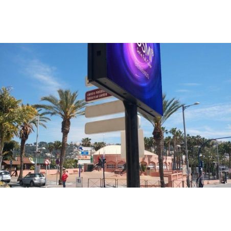 Cartel digital LED doble cara P5 en poste | COSMI Urban 2050×1417 | 4G