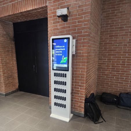 Totem Amperry 30, batería externa de 60 Wh con pantalla táctil de 27'' | Solicitar presupuesto